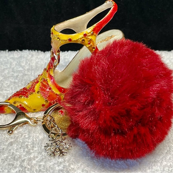 🖤furry purse bling key chain with RED FUR and gold accent - Picture 6 of 6